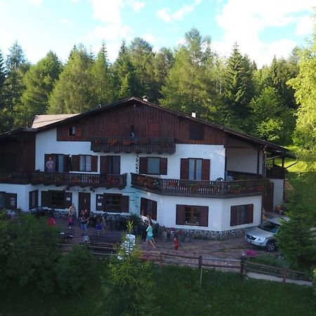 Albergo Scoiattolo Tret Exterior photo